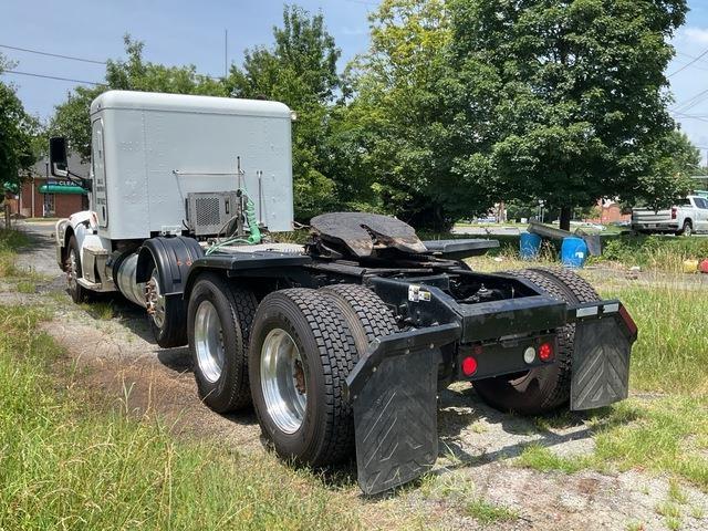 Peterbilt 567 中古トラクターヘッド | トレーラーヘッド