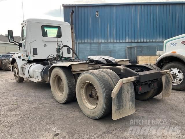 Peterbilt 567 中古トラクターヘッド | トレーラーヘッド
