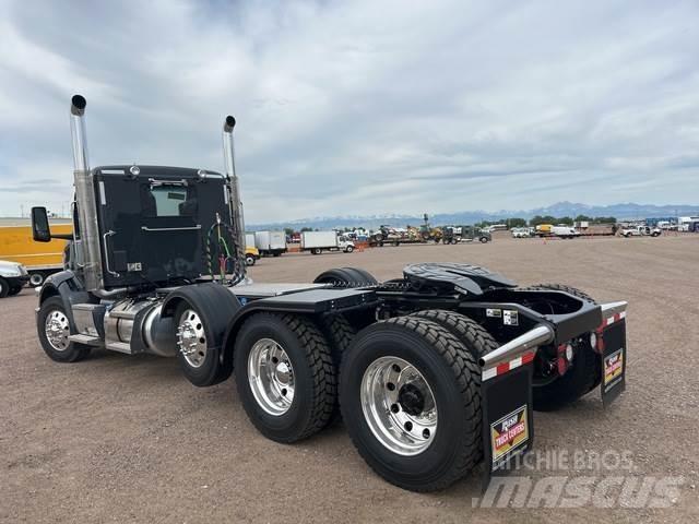 Peterbilt 567 中古トラクターヘッド | トレーラーヘッド