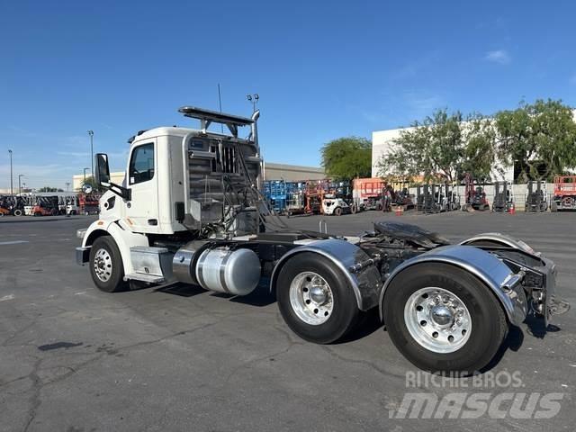 Peterbilt 567 中古トラクターヘッド | トレーラーヘッド