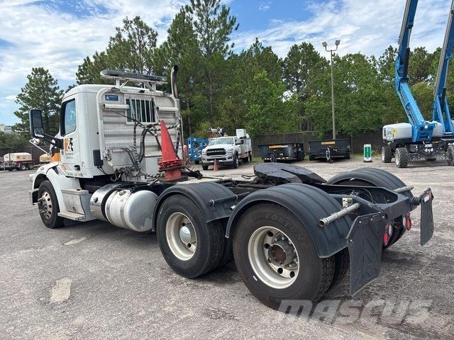 Peterbilt 567 中古トラクターヘッド | トレーラーヘッド