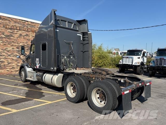 Peterbilt 579 中古トラクターヘッド | トレーラーヘッド