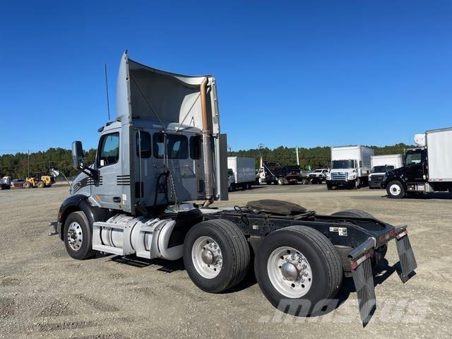 Peterbilt 579 中古トラクターヘッド | トレーラーヘッド