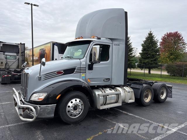 Peterbilt 579 中古トラクターヘッド | トレーラーヘッド