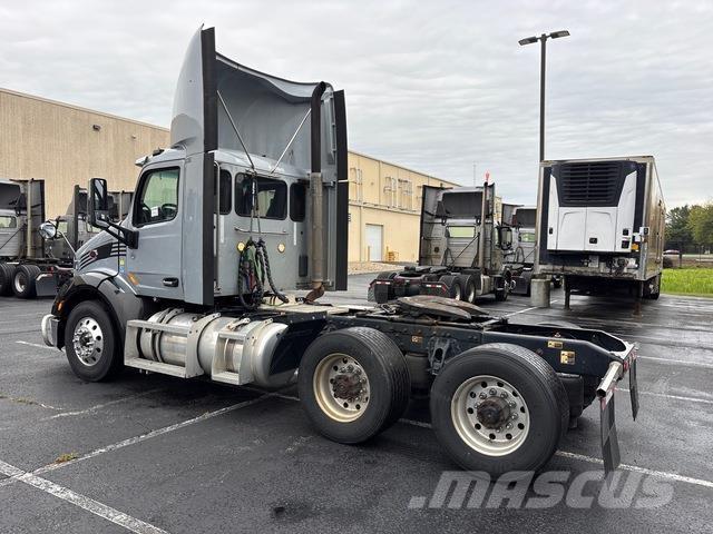 Peterbilt 579 中古トラクターヘッド | トレーラーヘッド