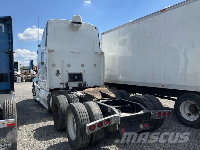 Peterbilt 587 中古トラクターヘッド | トレーラーヘッド