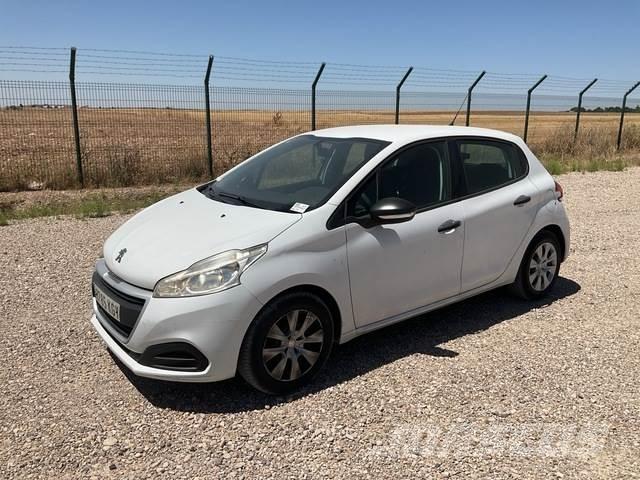 Peugeot 208 自動車
