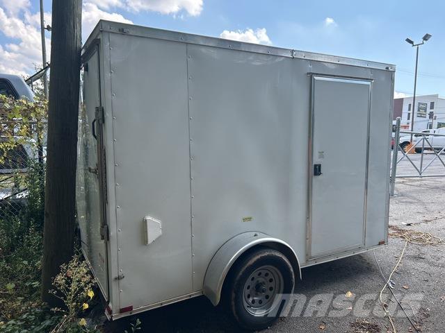  Quality Cargo ボックスボディートレーラー