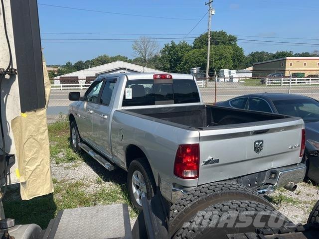 RAM 1500 ピックアップ／ドロップサイド