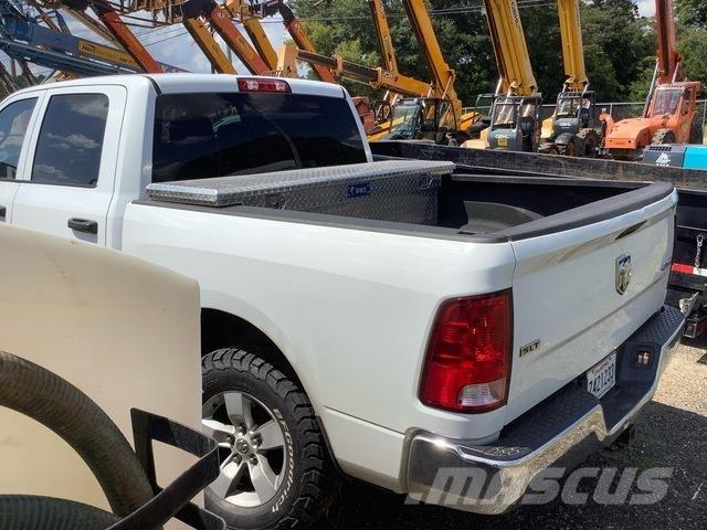 RAM 1500 ピックアップ／ドロップサイド