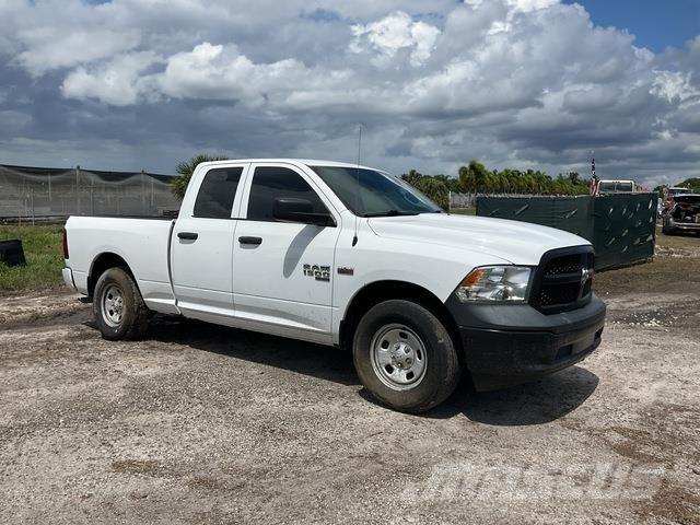 RAM 1500 ピックアップ／ドロップサイド
