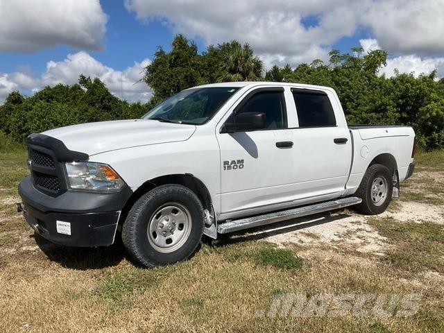 RAM 1500 ピックアップ／ドロップサイド