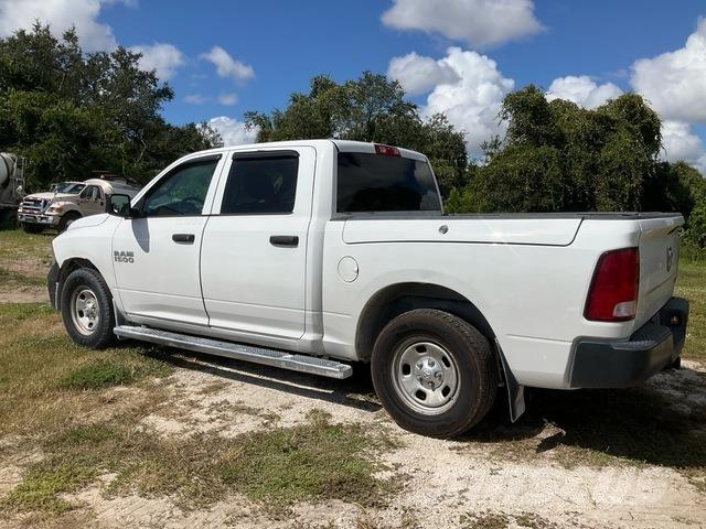 RAM 1500 ピックアップ／ドロップサイド