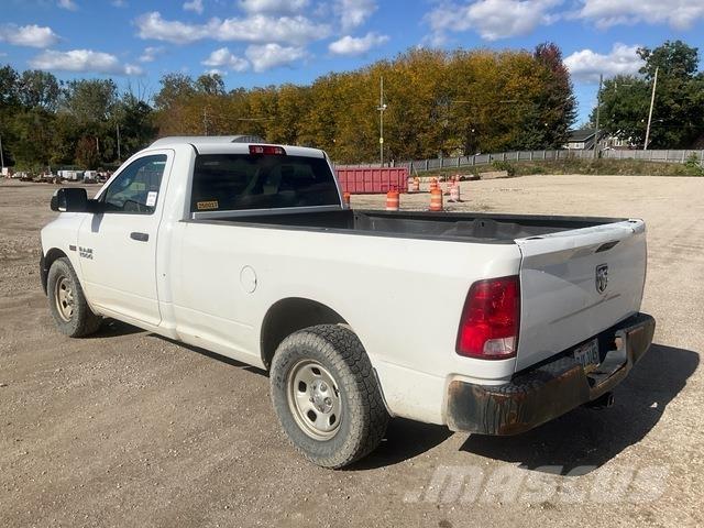 RAM 1500 ピックアップ／ドロップサイド