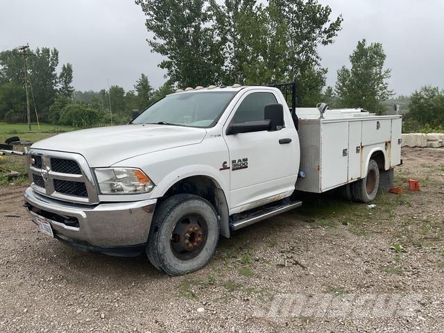 RAM 3500 ピックアップ／ドロップサイド