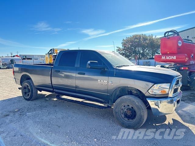 RAM 3500 ピックアップ／ドロップサイド