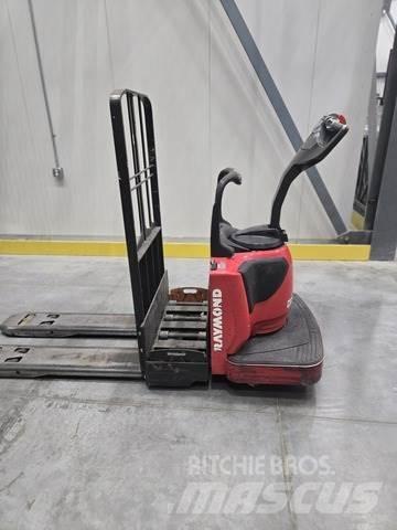 Raymond 8410 ハンドパレットトラック