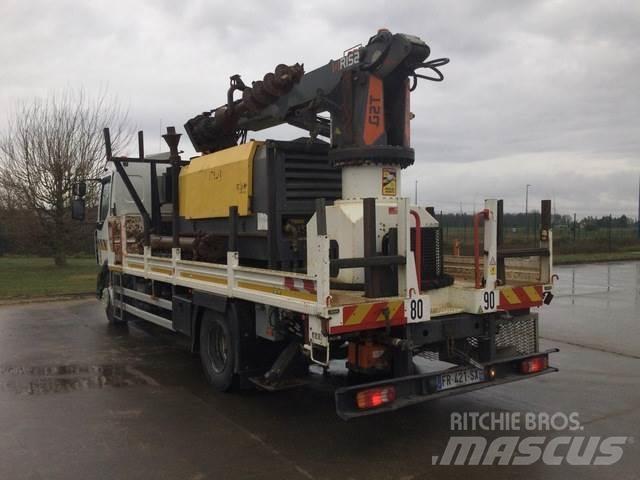 Renault D250 自走式掘削トラック