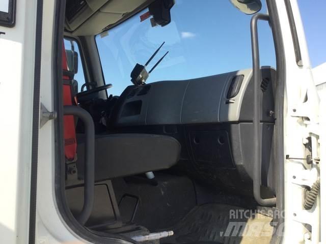 Renault D250 自走式掘削トラック