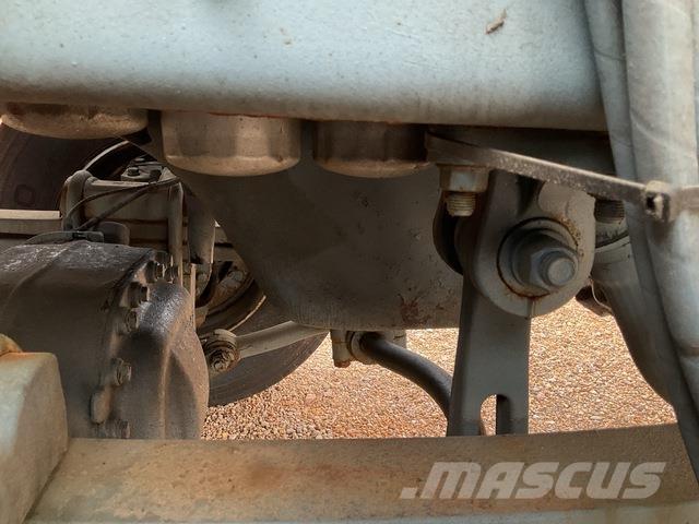 Renault Kerax スノーブレードとプラウ