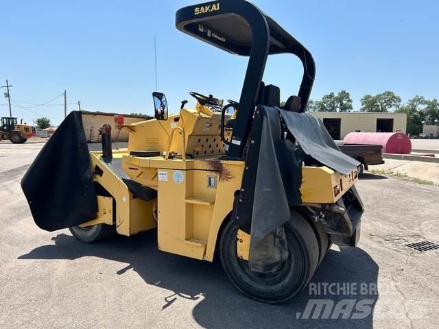 Sakai GW750 タイヤローラ