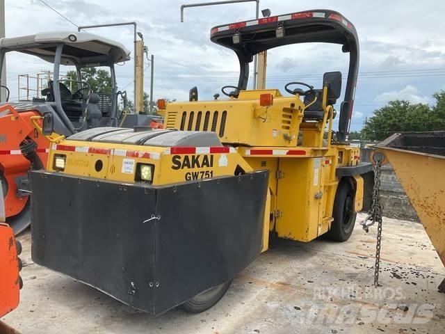 Sakai GW751 タイヤローラ