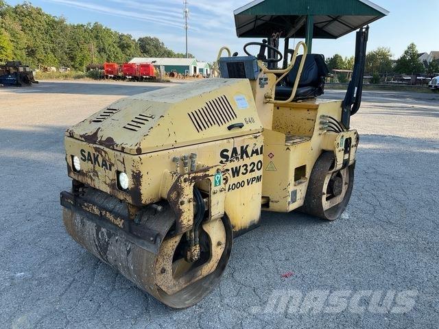 Sakai SW320 タンデムローラ