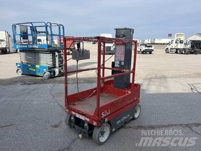 SkyJack SJ12 垂直昇降型リフト
