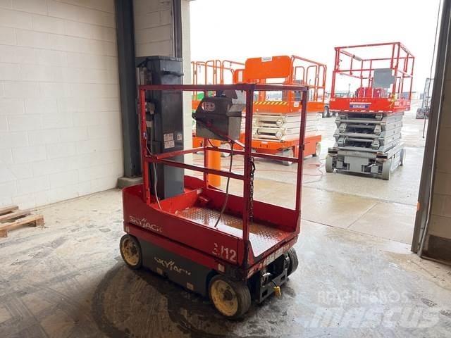 SkyJack SJ12 垂直昇降型リフト