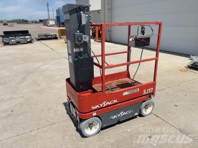 SkyJack SJ12 垂直昇降型リフト
