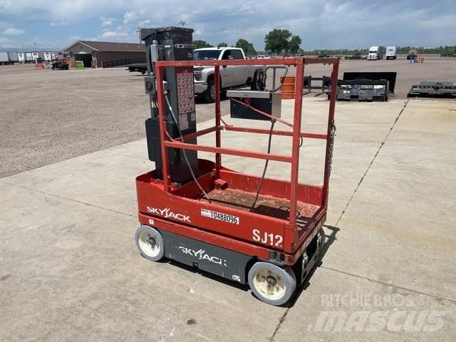 SkyJack SJ12 垂直昇降型リフト