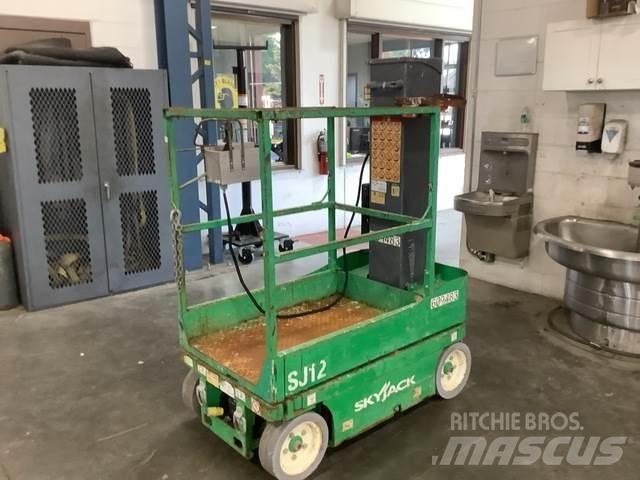 SkyJack SJ12 垂直昇降型リフト