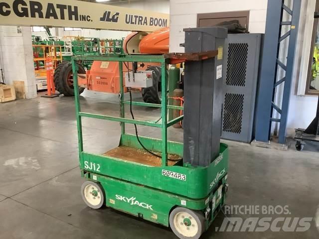 SkyJack SJ12 垂直昇降型リフト