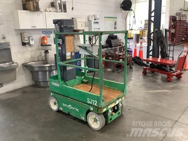 SkyJack SJ12 垂直昇降型リフト