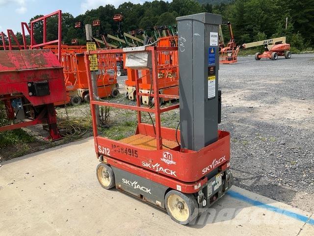 SkyJack SJ12 垂直昇降型リフト