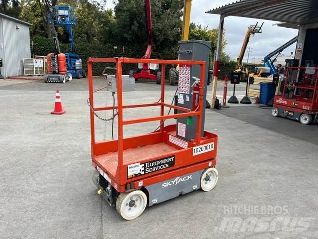 SkyJack SJ12 垂直昇降型リフト