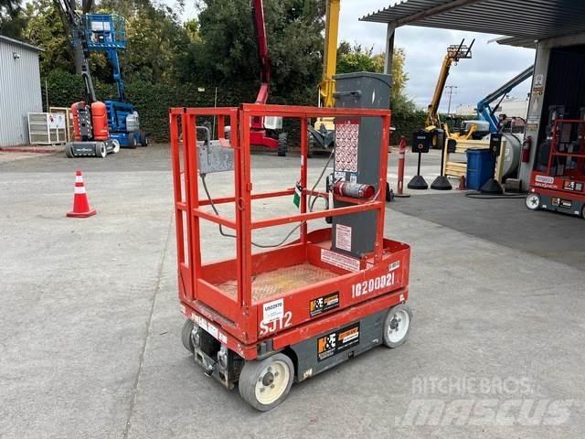 SkyJack SJ12 垂直昇降型リフト