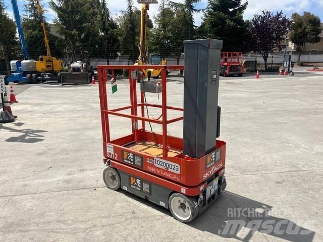 SkyJack SJ12 垂直昇降型リフト