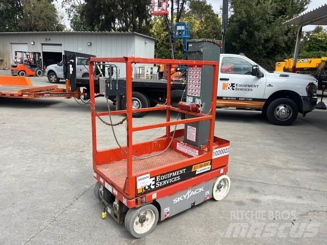 SkyJack SJ12 垂直昇降型リフト