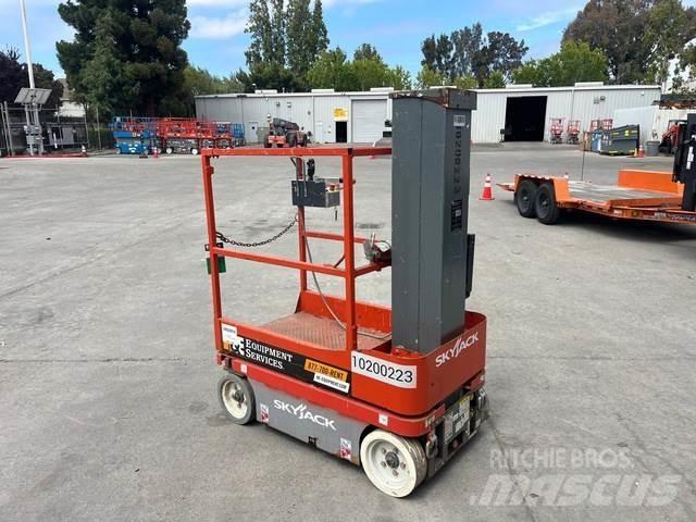 SkyJack SJ12 垂直昇降型リフト