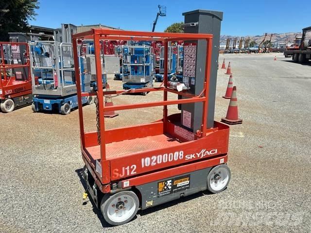 SkyJack SJ12 垂直昇降型リフト