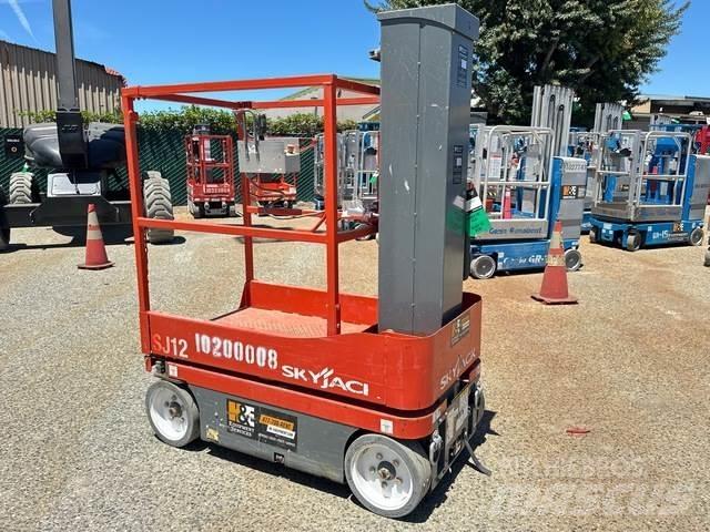 SkyJack SJ12 垂直昇降型リフト
