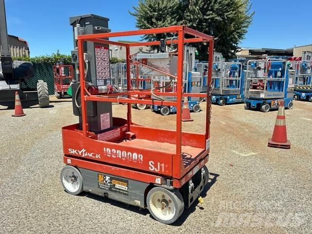 SkyJack SJ12 垂直昇降型リフト