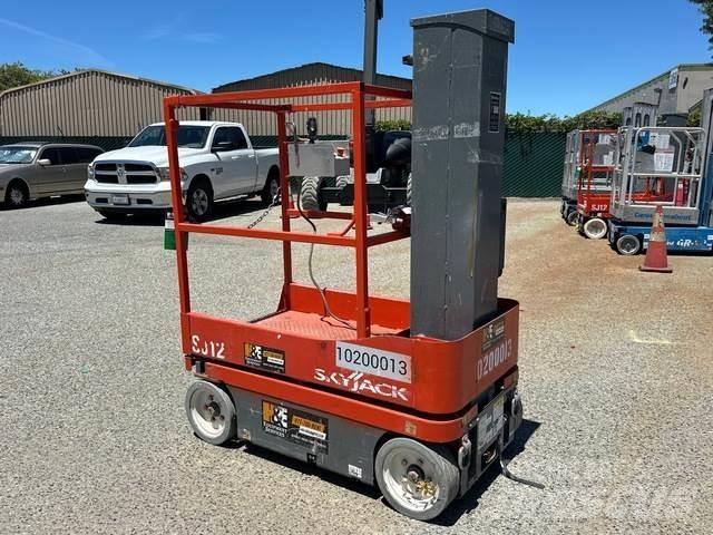 SkyJack SJ12 垂直昇降型リフト