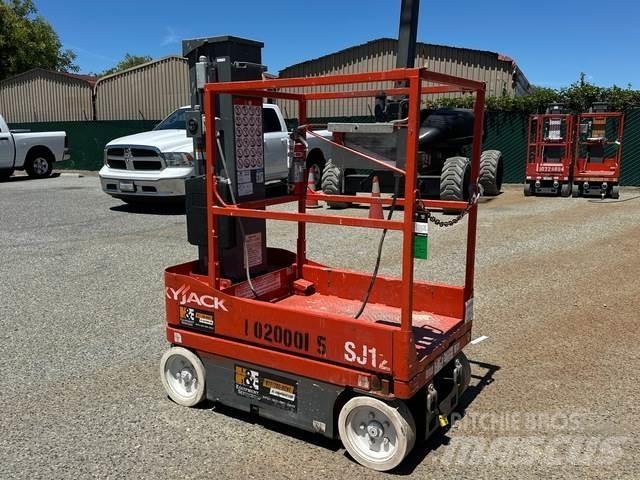SkyJack SJ12 垂直昇降型リフト