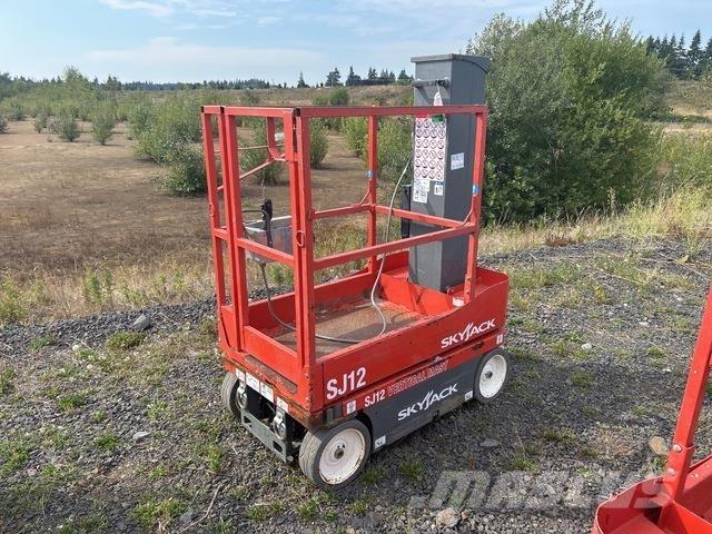SkyJack SJ12 垂直昇降型リフト