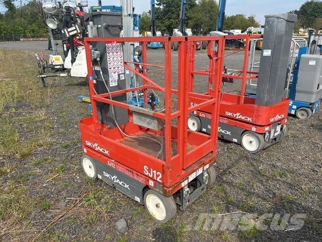 SkyJack SJ12 垂直昇降型リフト