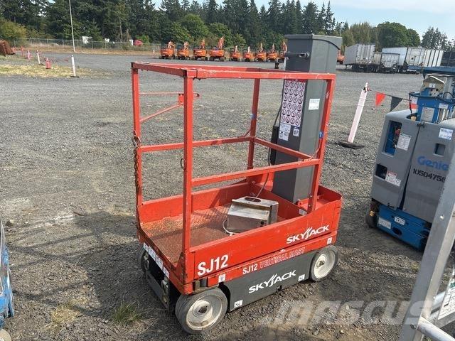 SkyJack SJ12 垂直昇降型リフト