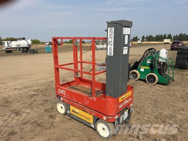 SkyJack SJ12 垂直昇降型リフト