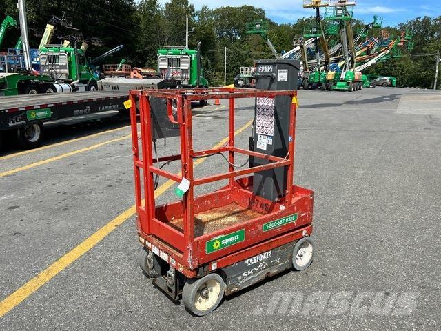 SkyJack SJ12 垂直昇降型リフト